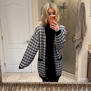 aritizia babaton lacer knit sweater XS black and white